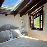 La Casita De Olivia Espinaredo * La Villa