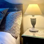 La Casita De Olivia Espinaredo * La Villa