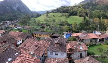 La Casita De Olivia Espinaredo * La Villa
