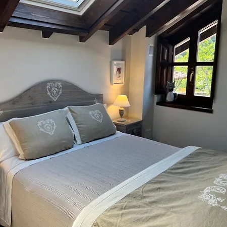 La Casita De Olivia Espinaredo * La Villa