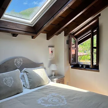 La Casita De Olivia Espinaredo * La Villa