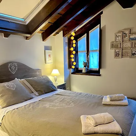 La Casita De Olivia Espinaredo * La Villa