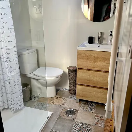 La Casita De Olivia Espinaredo * La Villa