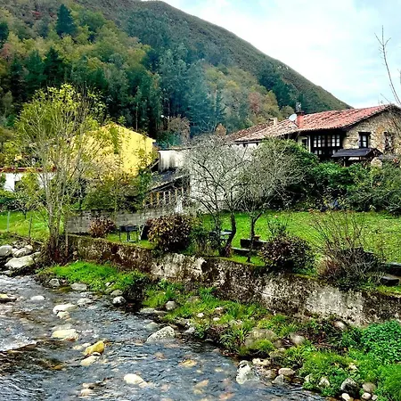 La Casita De Olivia Espinaredo * La Villa