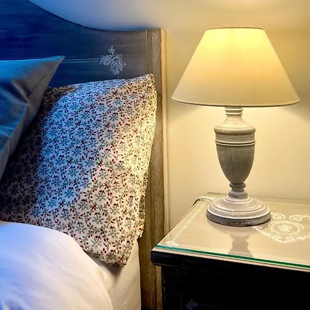 La Casita De Olivia Espinaredo * La Villa